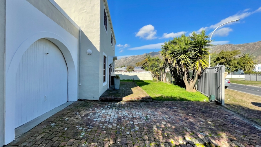 3 Bedroom Property for Sale in Dobson Western Cape